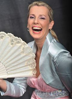 Fernsehschauspielerin, Unterhaltungskünstlerin - Spuk-Actress Sandra
